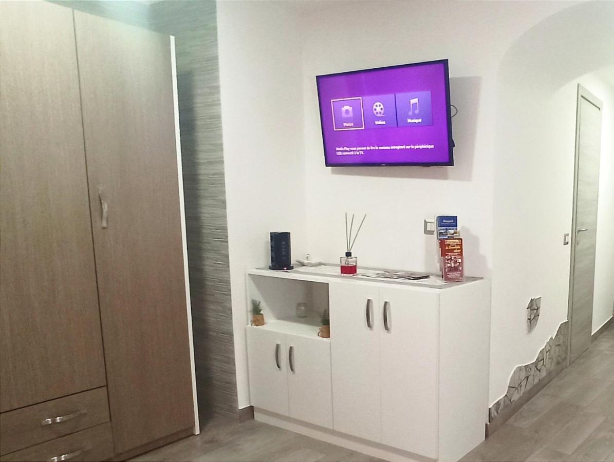 Napoli Pop Chiaia Apartment Екстериор снимка